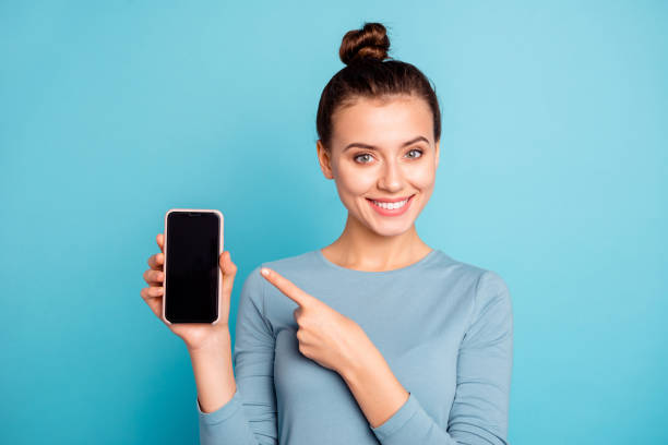 grl-with-phone-612x612